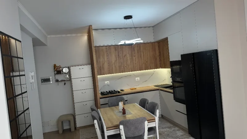 Tirane, shitet apartament 2+1+Ballkon Kati 6, 82 m² 119.000 € (Bulevardi Donald Trump)