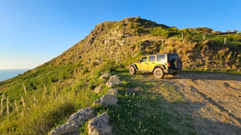 Durres, shes SUV - Jeep Wrangler Unlimited, viti 2010 Benzin, jeshile manuale Kondicioner, Cmimi 10.000 €