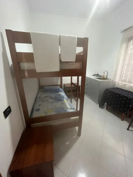 Tirane, jepet me qera apartament garsoniere Kati 3, 28 m² 270 € (Vilat Amerikane)