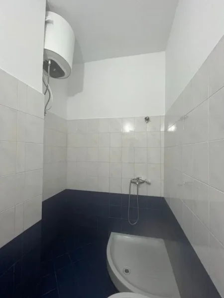 Tirane, jepet me qera apartament garsoniere Kati 3, 28 m² 270 € (Vilat Amerikane)