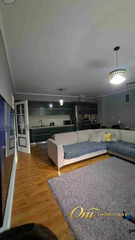 Tirane, jepet me qera apartament 2+1 Kati 3, 120 m² 750 € (DON BOSKO)