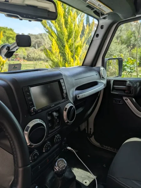 Durres, shes SUV - Jeep Wrangler Unlimited Sahara, viti 2016 Benzin, e bardhë manuale Kondicioner 117.500 km 20.000 €