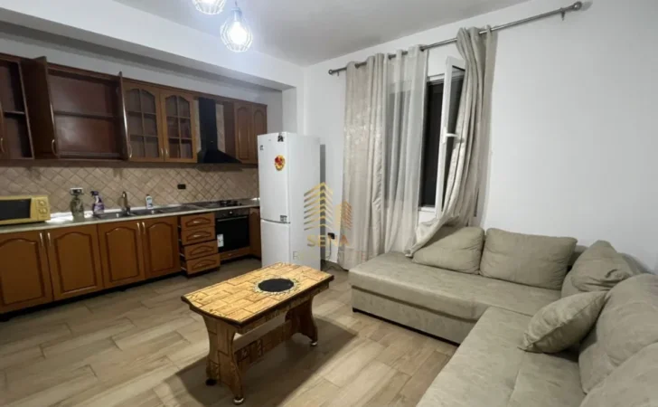 Tirane, jepet me qera apartament 1+1 Kati 1, 90 m² 400 € (Siri Kodra)