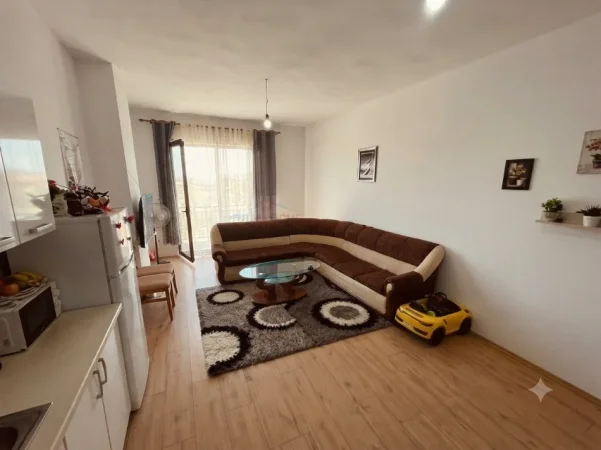 Tirane, shes apartament 1+1+Ballkon Kati 4, 61 m² 68 milion lek (kamez)