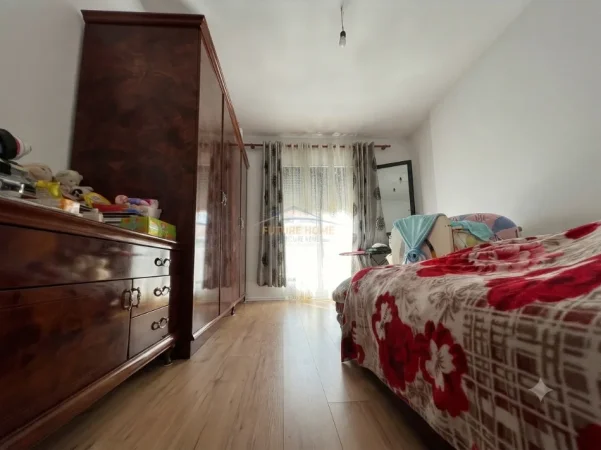 Tirane, shes apartament 1+1+Ballkon Kati 4, 61 m² 68 milion lek (kamez)