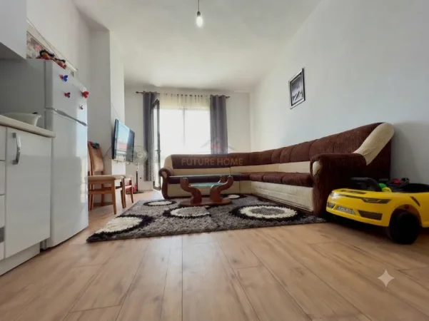 Tirane, shes apartament 1+1+Ballkon Kati 4, 61 m² 68 milion lek (kamez)