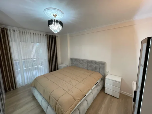 Tirane, jepet me qera apartament 2+1+Ballkon Kati 3, 112 m² 1.200 € (Liqeni i Thate)