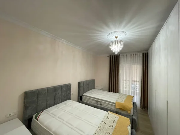 Tirane, jepet me qera apartament 2+1+Ballkon Kati 3, 112 m² 1.200 € (Liqeni i Thate)