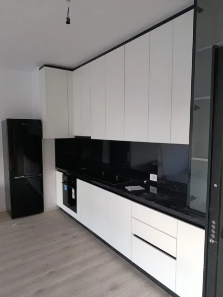 Tirane, jepet me qera apartament 2+1 Kati 7, 100 m² 500 € (Rruga 5 Maji)