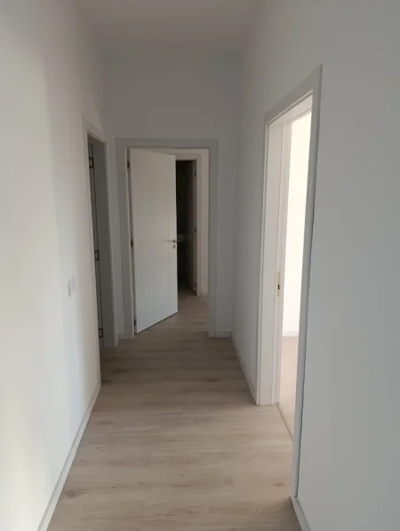 Tirane, jepet me qera apartament 2+1 Kati 7, 100 m² 500 € (Rruga 5 Maji)