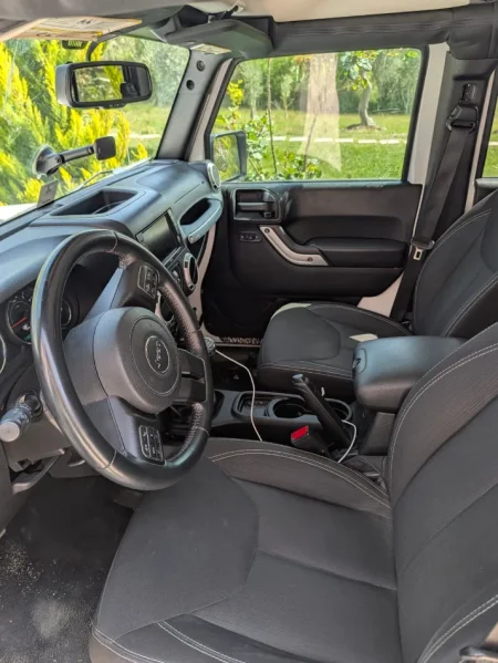 Durres, shes SUV - Jeep Wrangler Unlimited Sahara, viti 2016 Benzin, e bardhë manuale Kondicioner 117.500 km 20.000 €