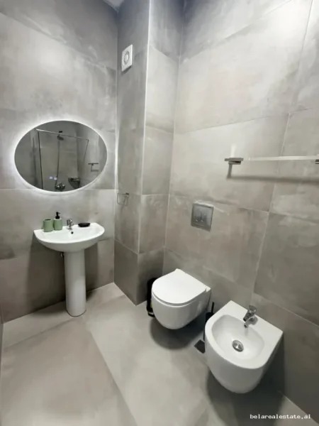 Tirane, jepet me qera apartament 1+1+Ballkon Kati 5, 65 m² 590 € (5 Maji)