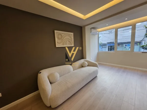 Tirane, jepet me qera apartament 1+1+Ballkon Kati 2, 55 m² 770 € (BLLOK)