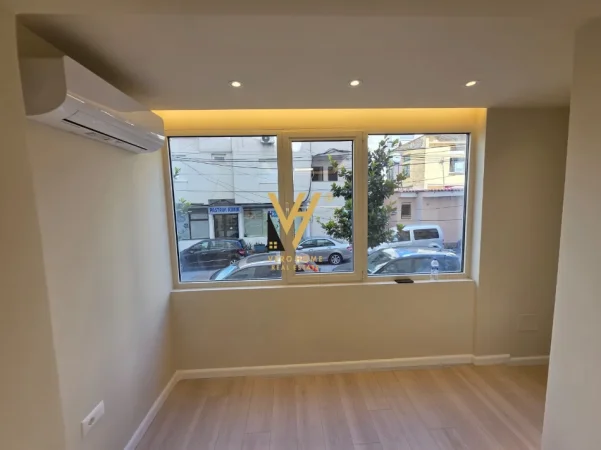 Tirane, jepet me qera apartament 1+1+Ballkon Kati 2, 55 m² 770 € (BLLOK)