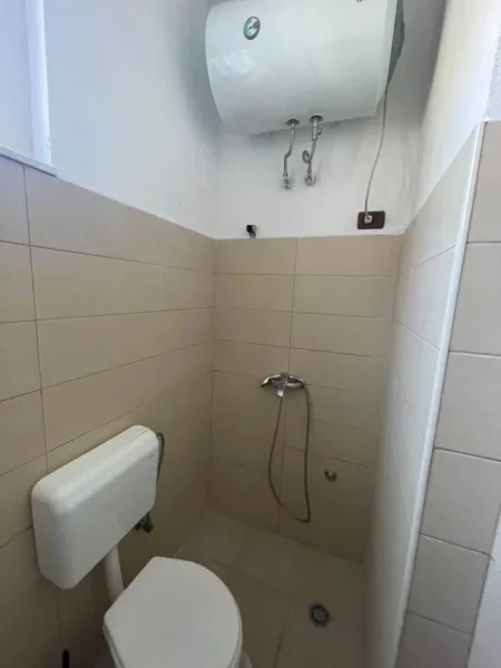 Tirane, jepet me qera apartament 1+1 Kati 1, 60 m² 250 € (Rruga Fuat Toptani)