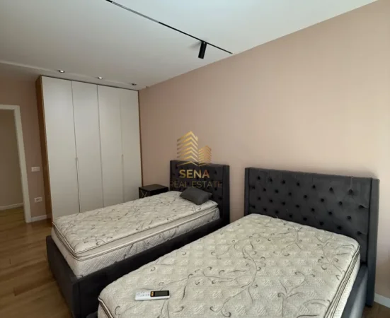 Tirane, shitet apartament 2+1+Ballkon Kati 1, 128 m² 270.400 € (Xhamllik)