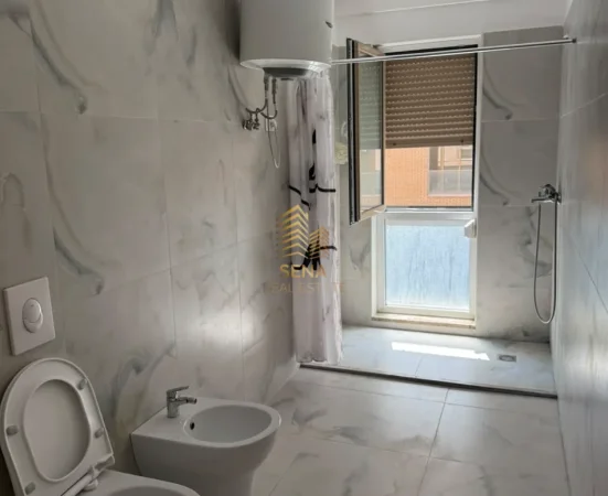 Tirane, shitet apartament 2+1+Ballkon Kati 1, 128 m² 270.400 € (Xhamllik)
