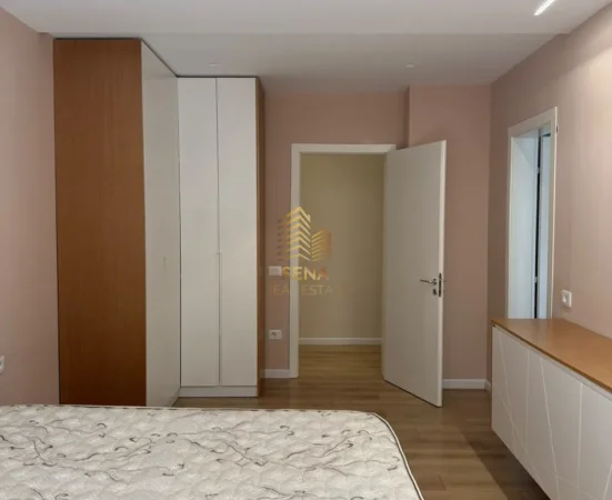 Tirane, shitet apartament 2+1+Ballkon Kati 1, 128 m² 270.400 € (Xhamllik)