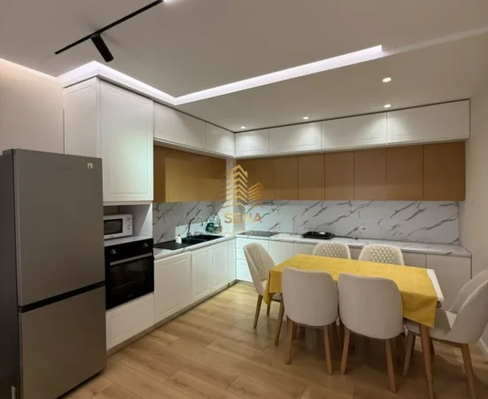 Tirane, shitet apartament 2+1+Ballkon Kati 1, 128 m² 270.400 € (Xhamllik)