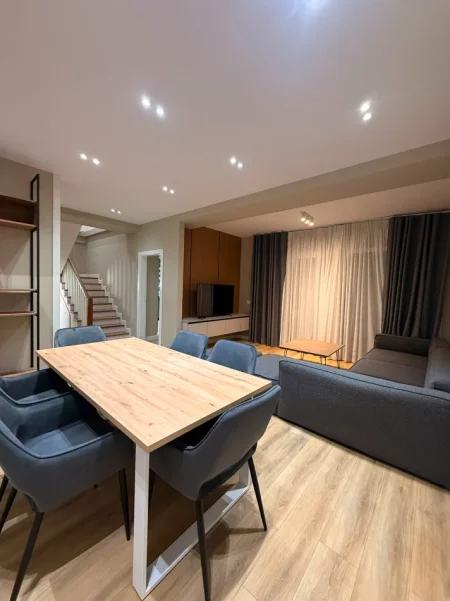 Tirane, shitet apartament 4+1+Aneks+Ballkon , 201 m² 420.000 € (liqeni i thate)