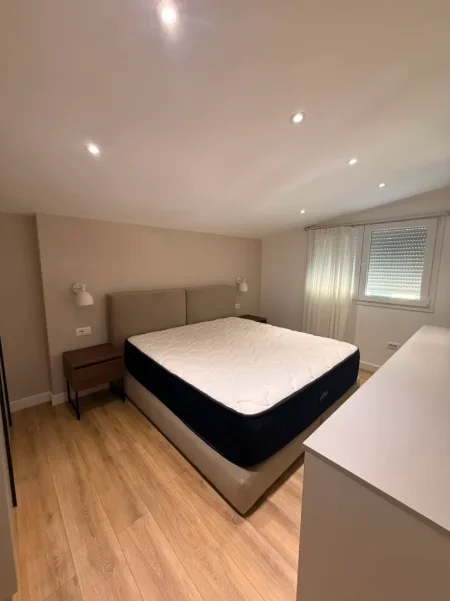Tirane, shitet apartament duplex 4+1+Aneks+Ballkon , 201 m² 420.000 € (liqeni i thate)