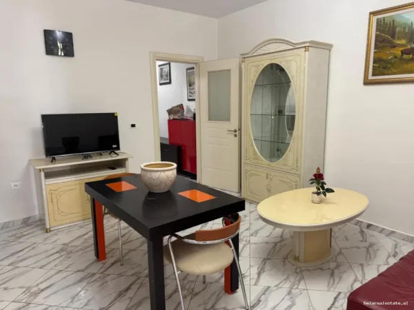 Tirane, jepet me qera 2+1+Ballkon Kati 3, 80 m² 530 € (Sokrat Miho)