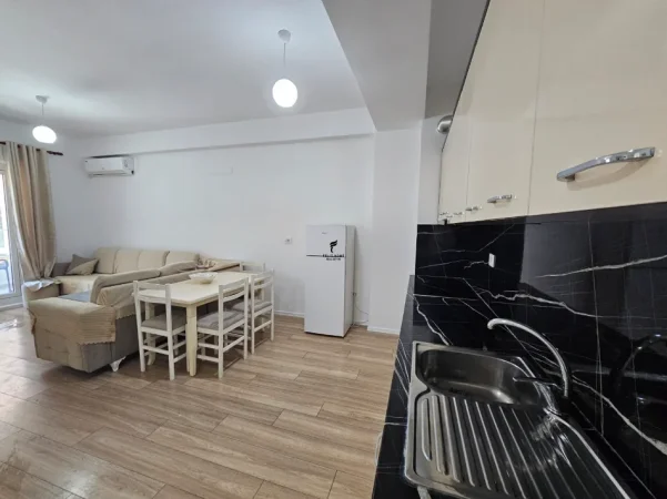 Tirane, jepet me qera apartament 2+1 Kati 2, 80 m² 500 € (ALI DEMI)