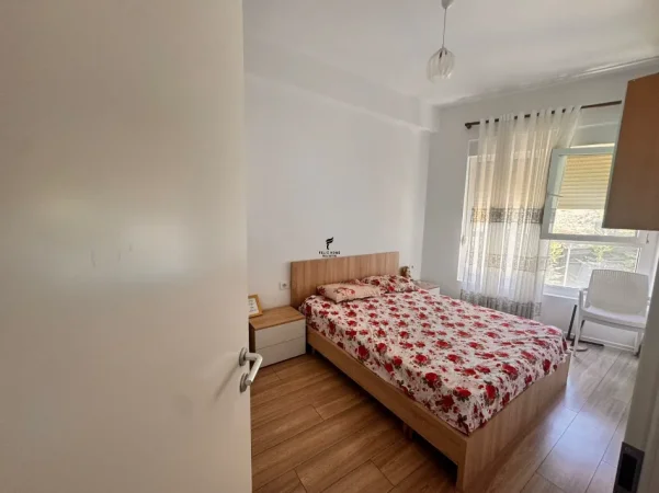 Tirane, jepet me qera apartament 2+1 Kati 2, 80 m² 500 € (ALI DEMI)