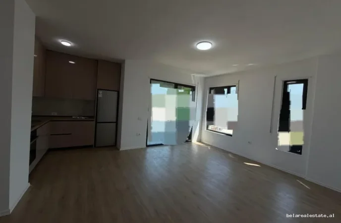Tirane, jepet me qera zyre Kati 8, 120 m² 690 € (5 Maji)