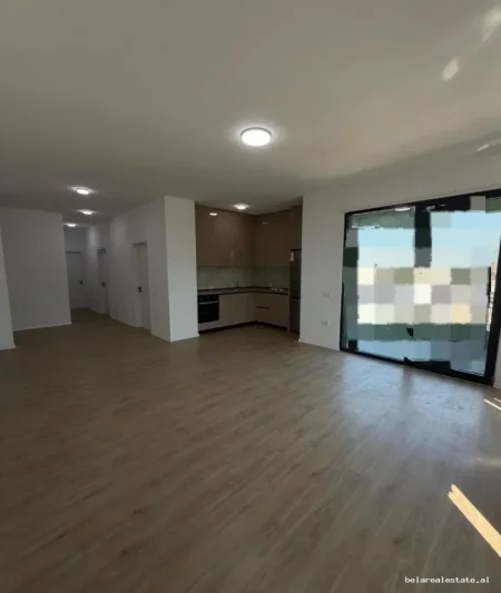 Tirane, jepet me qera zyre Kati 8, 120 m² 690 € (5 Maji)
