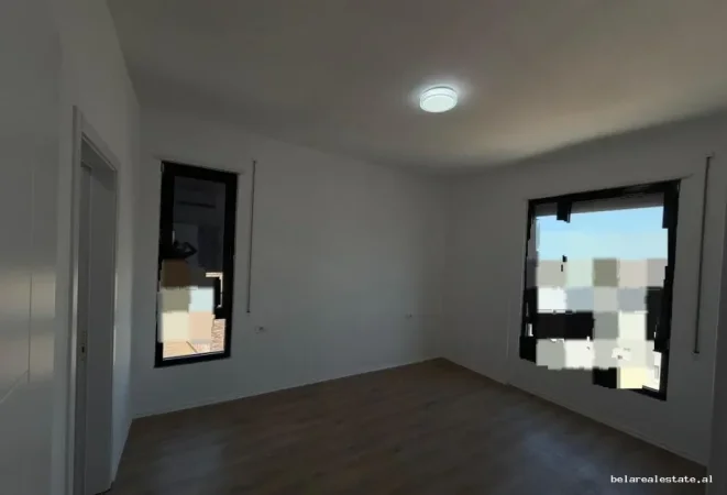 Tirane, jepet me qera zyre Kati 8, 120 m² 690 € (5 Maji)