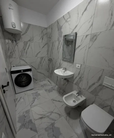 Tirane, jepet me qera zyre Kati 8, 120 m² 690 € (5 Maji)