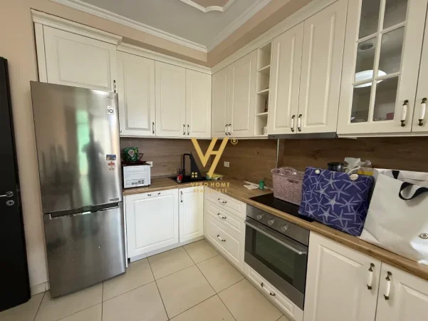 Tirane, jepet me qera apartament 2+1+Ballkon Kati 4, 95 m² 770 € (KOMUNA E PARISIT)