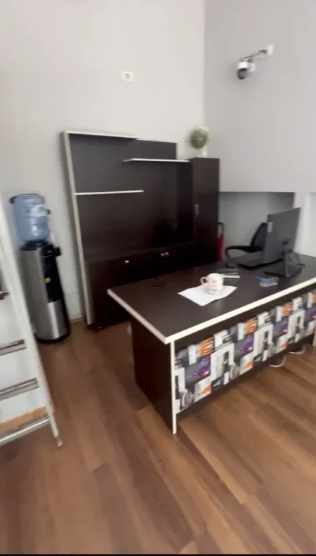 Tirane, jepet me qera dyqan Kati 0, 22 m² 400 € (STADIUMI DINAMO)