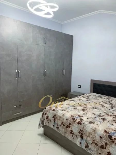 Tirane, jepet me qera apartament 2+1 Kati 3, 130 m² 600 € (SIRI KODRA)