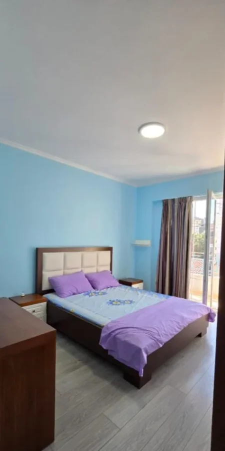 Tirane, jepet me qera apartament 2+1+Ballkon Kati 5, 90 m² 650 € (Rruga e Barrikadave)