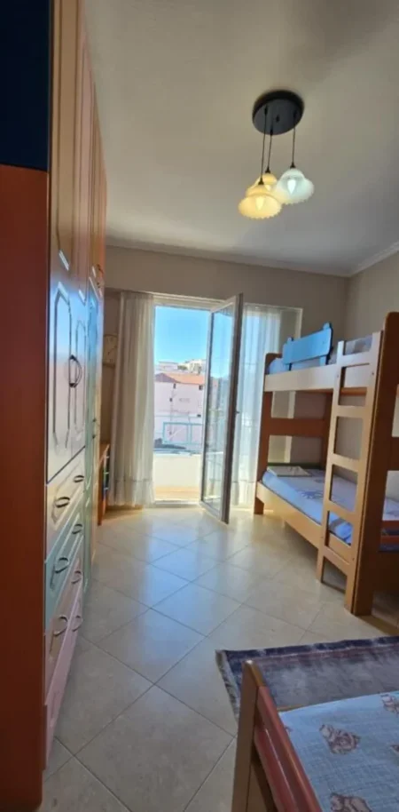 Tirane, jepet me qera apartament 2+1+Ballkon Kati 5, 90 m² 650 € (Rruga e Barrikadave)