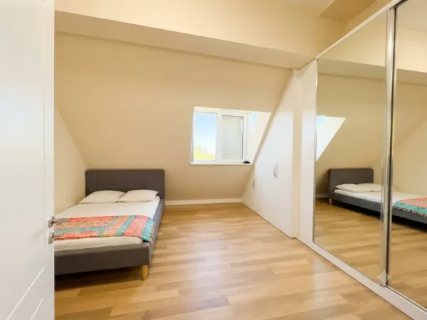Tirane, shes apartament 3+1+Ballkon Kati 7, 172 m² 250.000 € (Rezidenca FZ)