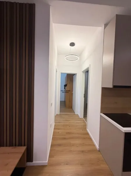 Tirane, jepet me qera apartament 2+1 Kati 8, 80 m² 550 € (ALI DEMI)