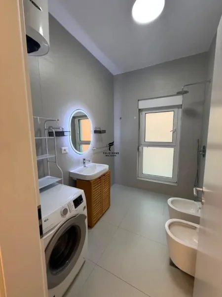 Tirane, jepet me qera apartament 2+1 Kati 8, 80 m² 550 € (ALI DEMI)