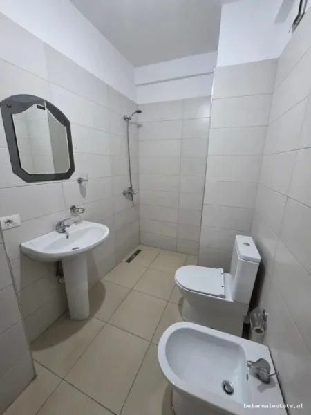 Tirane, jepet me qera apartament 2+1+Ballkon Kati 3, 91 m² 480 € (Astir)