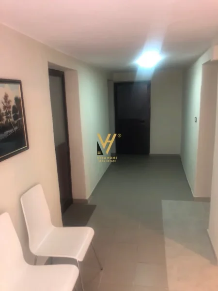 Tirane, jepet me qera magazine Kati -1, 16 m² 270 € (ISH BLLOK)