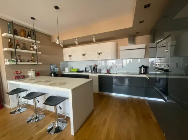 Tirane, shitet apartament 3+1 Kati 6, 180 m² 360.000 € (KOPSHTI BOTANIK)