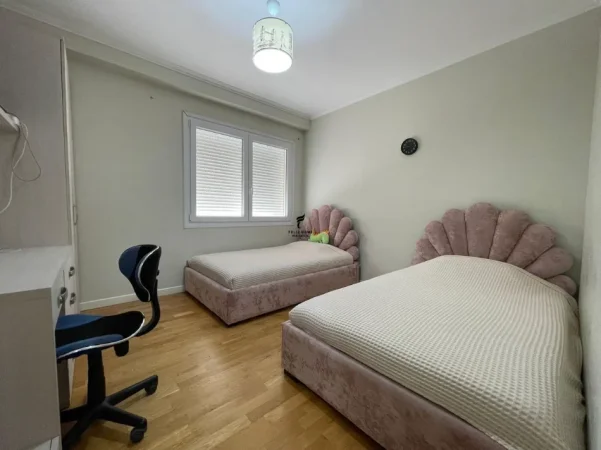 Tirane, shitet apartament 3+1 Kati 6, 180 m² 360.000 € (KOPSHTI BOTANIK)