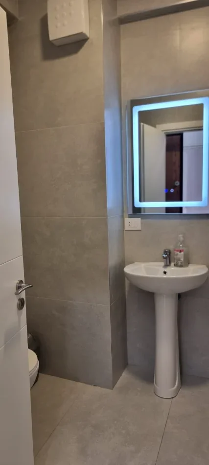 Tirane, jap me qera per biznes apartament 1+1+Ballkon Kati 1, 72 m² , Unaza Re, 50,000 leke/muaj