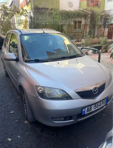 Tirane, shes makine Mazda 2 Benzin, gri metalizato automatik Kondicioner