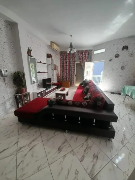 Tirane, jepet me qera Banesë 1+1+Ballkon, Kati 4, 65 m²,Çmimi 42.000 Lekë të Reja, Pranë Emerald Center,tek 5 MAJ, Tiranë.