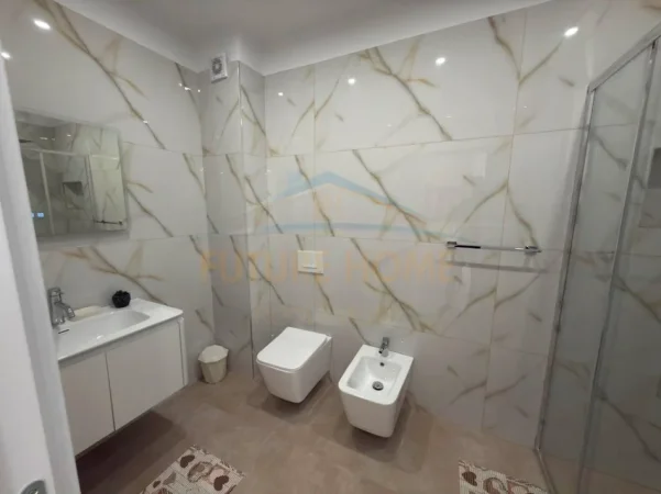 Tirane, jepet me qera apartament 1+1+Ballkon Kati 4, 78 m² 700 € (Rruga Dritan Hoxha)