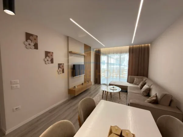 Tirane, jepet me qera apartament 1+1+Ballkon Kati 4, 78 m² 700 € (Rruga Dritan Hoxha)