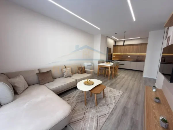 Tirane, jepet me qera apartament 1+1+Ballkon Kati 4, 78 m² 700 € (Rruga Dritan Hoxha)